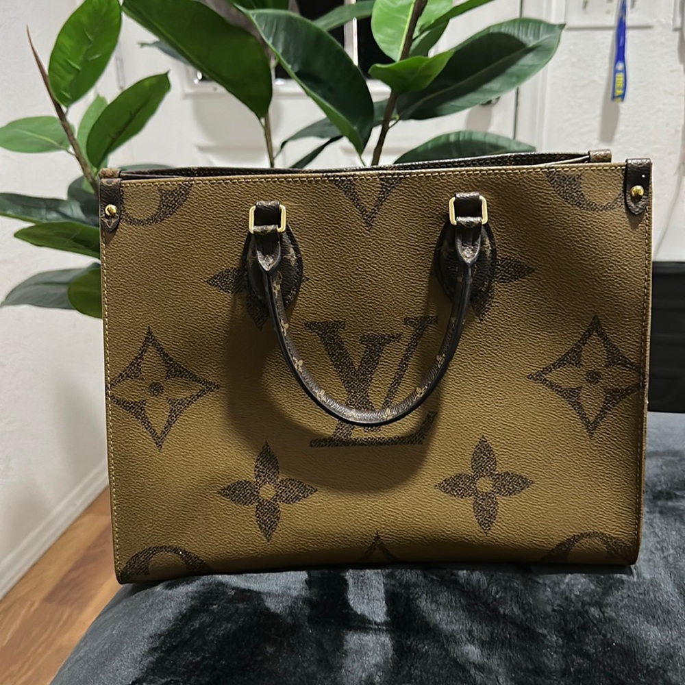 Louis Vuitton - OnTheGo MM authentic
